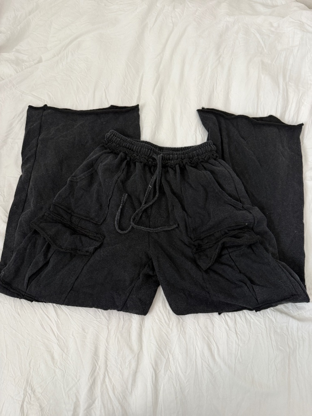 black cargo sweatpants   size small   details: -great condition  -straight leg